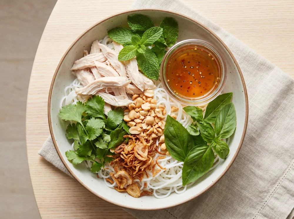 Bún trộn ức gà