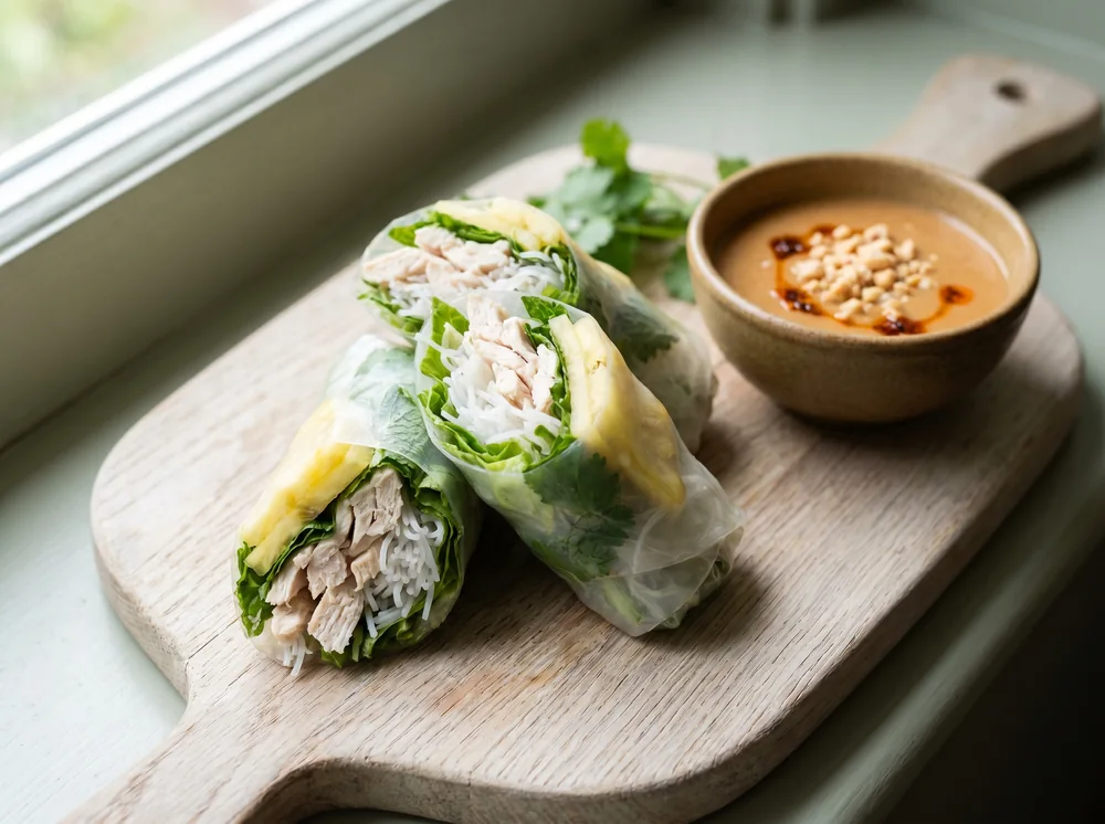 Cuốn bánh tráng ức gà
